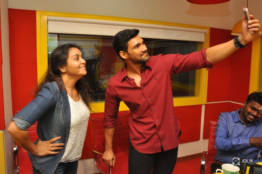 Jaya-Janaki-Nayaka-Movie-Team-At-Radio-Mirchi